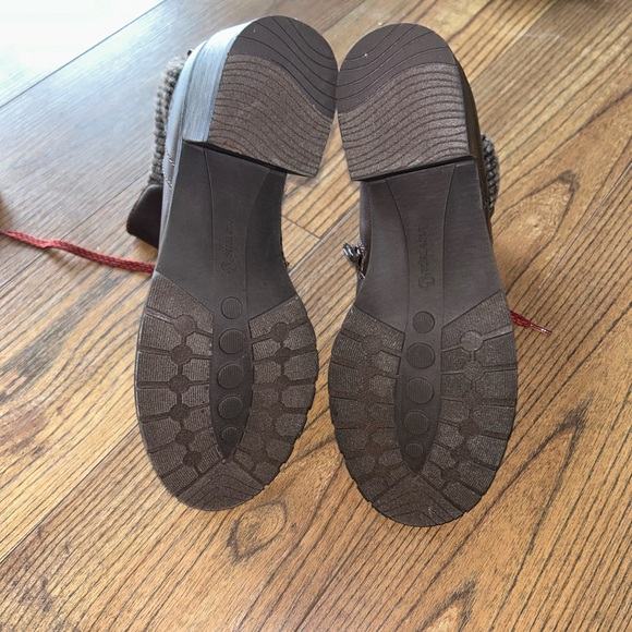 Baretraps brown lace up heel boot - Picture 5 of 5